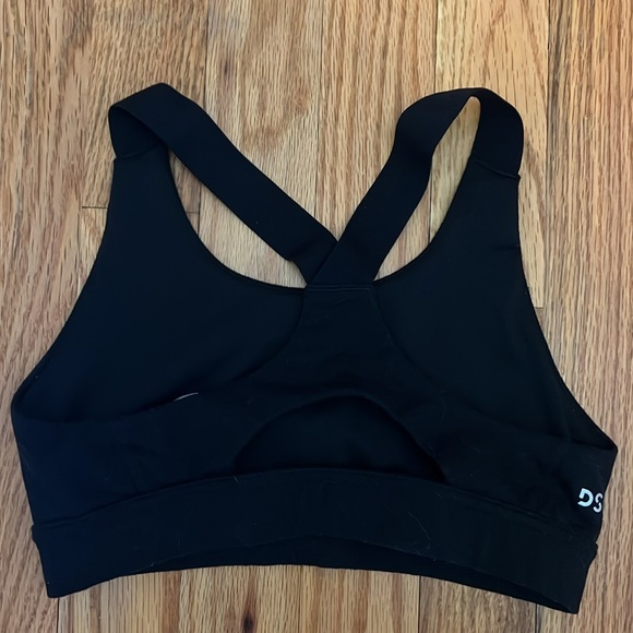 Girls black sports bra - Picture 2 of 2